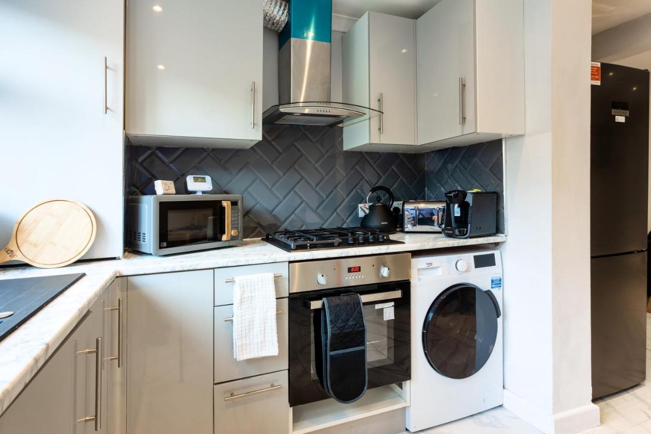 Amazing 3 Bedroom, 2 Bathroom, Ground Floor Flat With Garden, Near Train Station And Bus Stop Londýn Exteriér fotografie